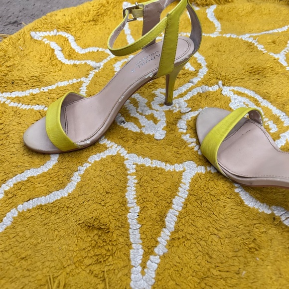 Yellow heels - Picture 2 of 4
